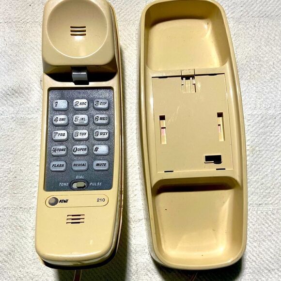 VINTAGE AT&T TRIMLINE 210 LANDLINE PHONE WALL MOUNT OR DESK. - Picture 1 of 10